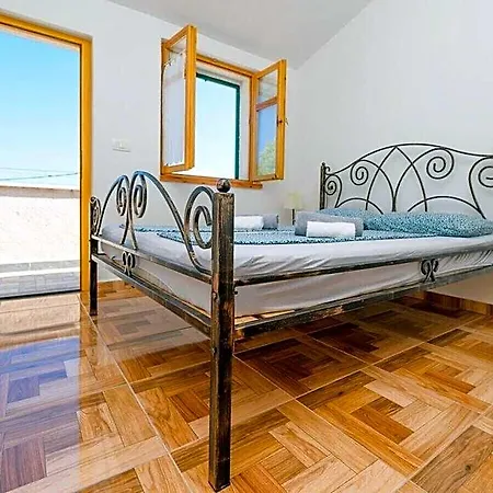Plovanija Comfortable Hotel Krk Town