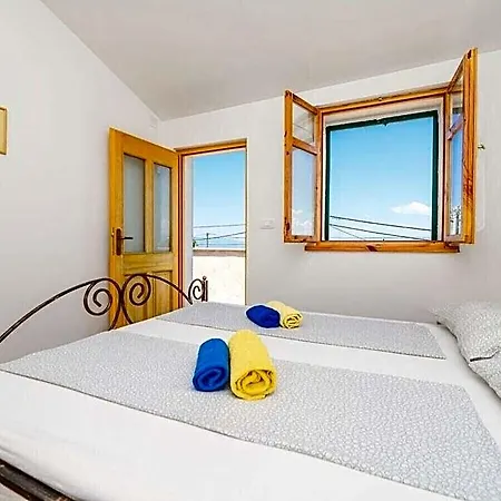 Plovanija Comfortable Hotel Krk Town